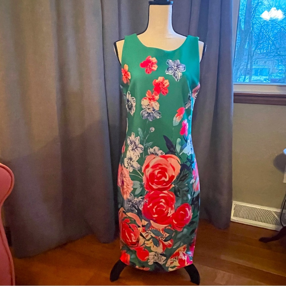 Ladies dress for work or evening.  Size 10, est. length 31” from under arm